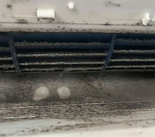 南开空调吹的风有股烧焦味是怎么回事